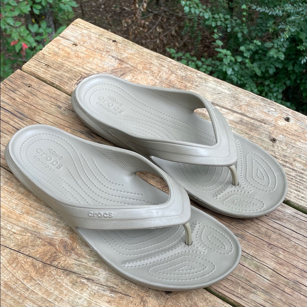 CROCS FLIP FLOPS Sz M 12